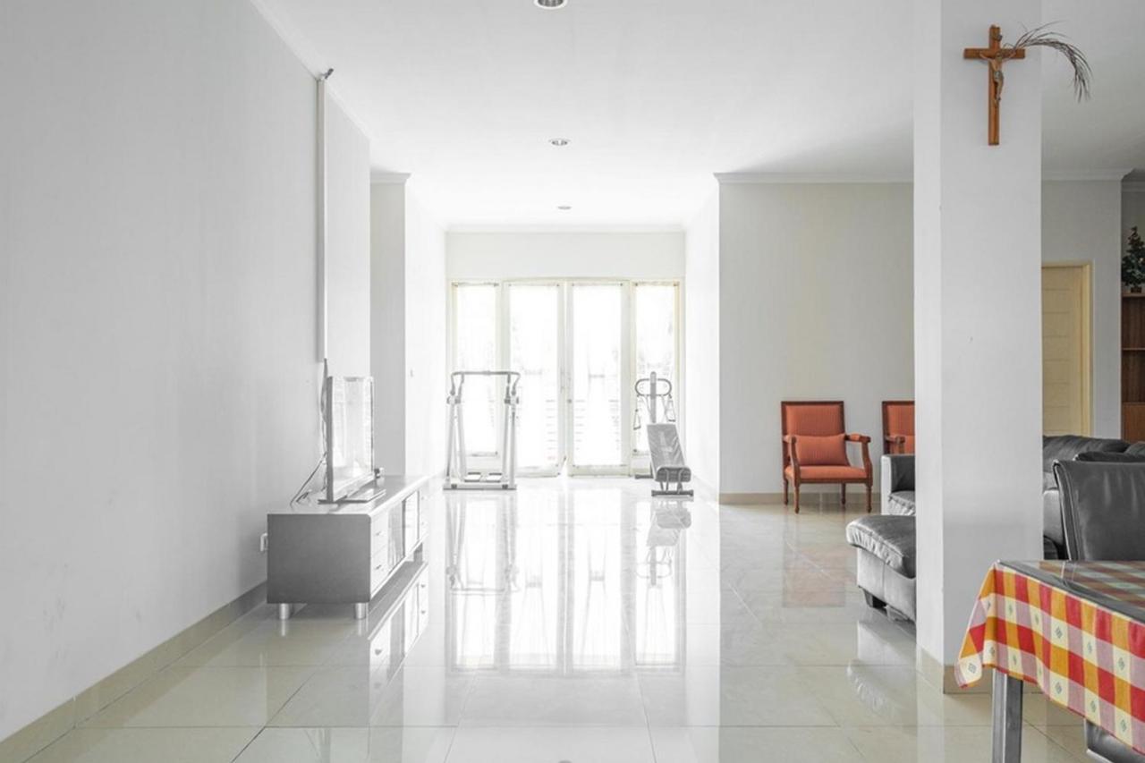 RedDoorz near Siloam Karawaci 3 Hotel Tangerang Bagian luar foto