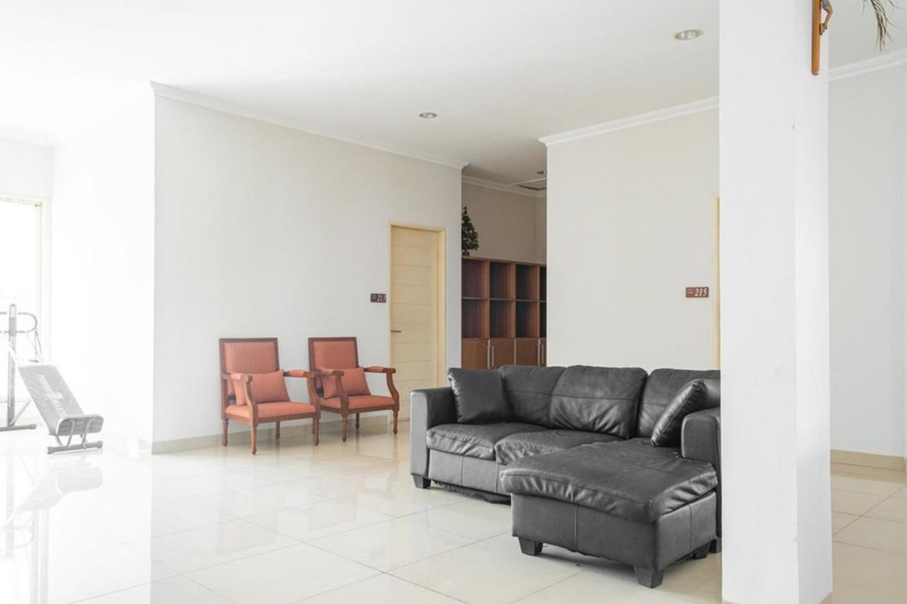 RedDoorz near Siloam Karawaci 3 Hotel Tangerang Bagian luar foto