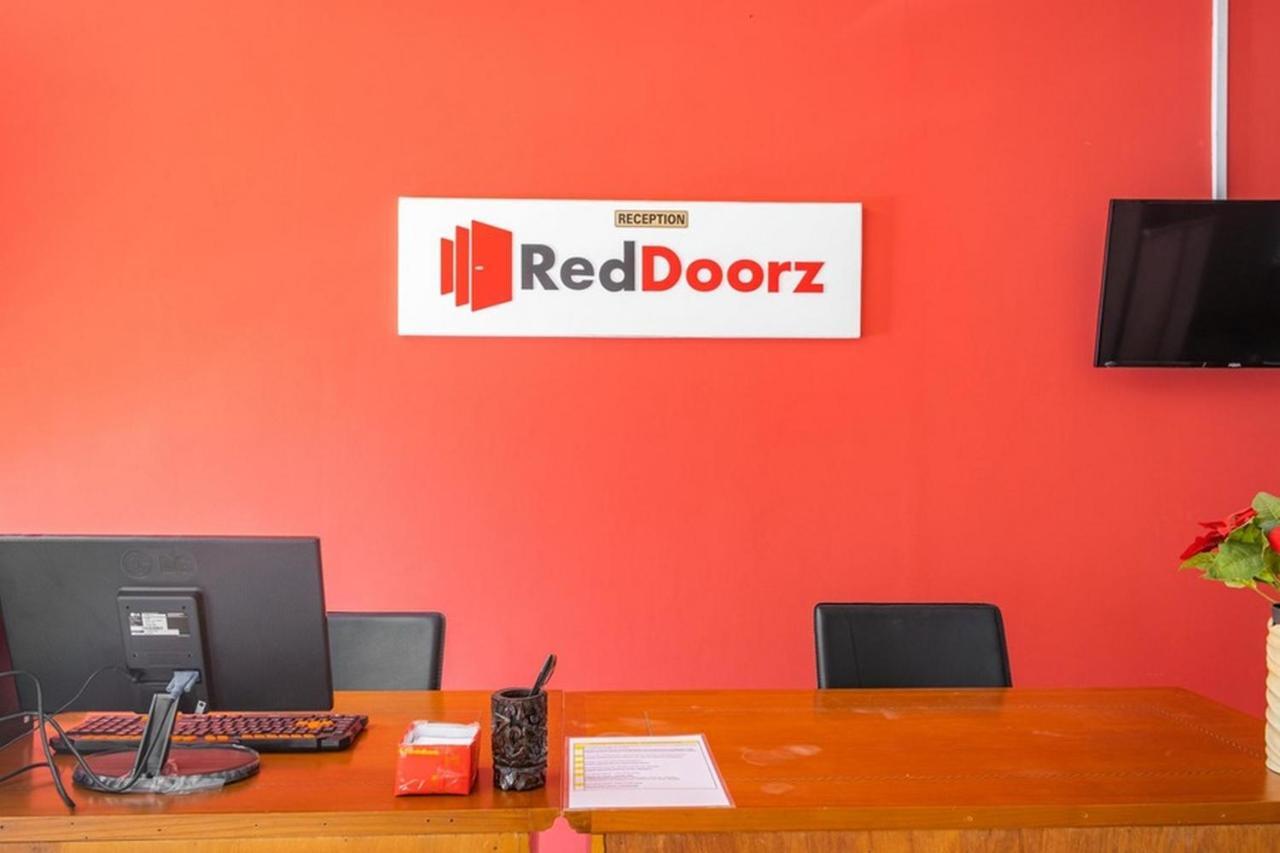 RedDoorz near Siloam Karawaci 3 Hotel Tangerang Bagian luar foto