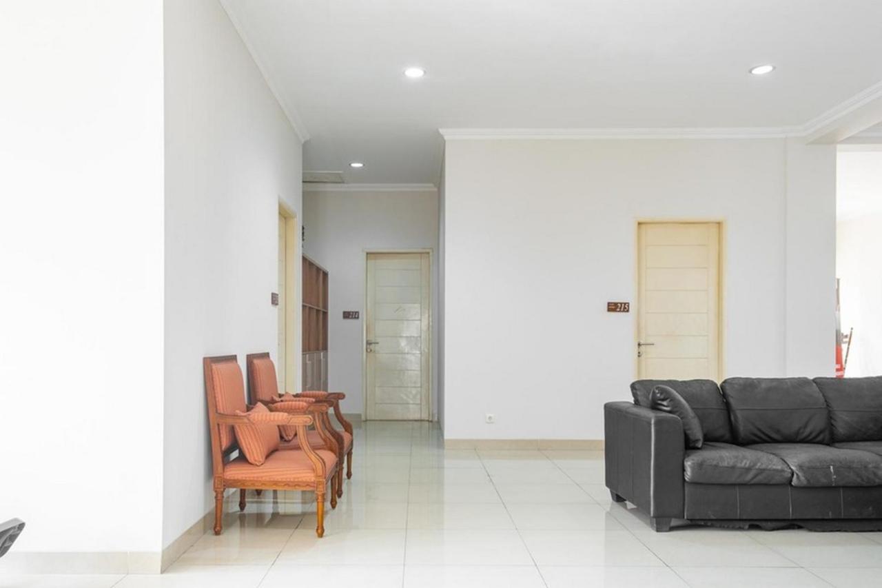 RedDoorz near Siloam Karawaci 3 Hotel Tangerang Bagian luar foto