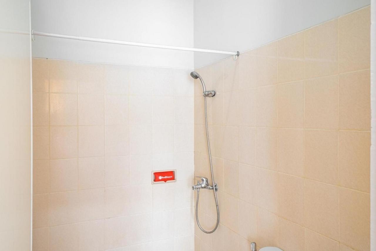 RedDoorz near Siloam Karawaci 3 Hotel Tangerang Bagian luar foto