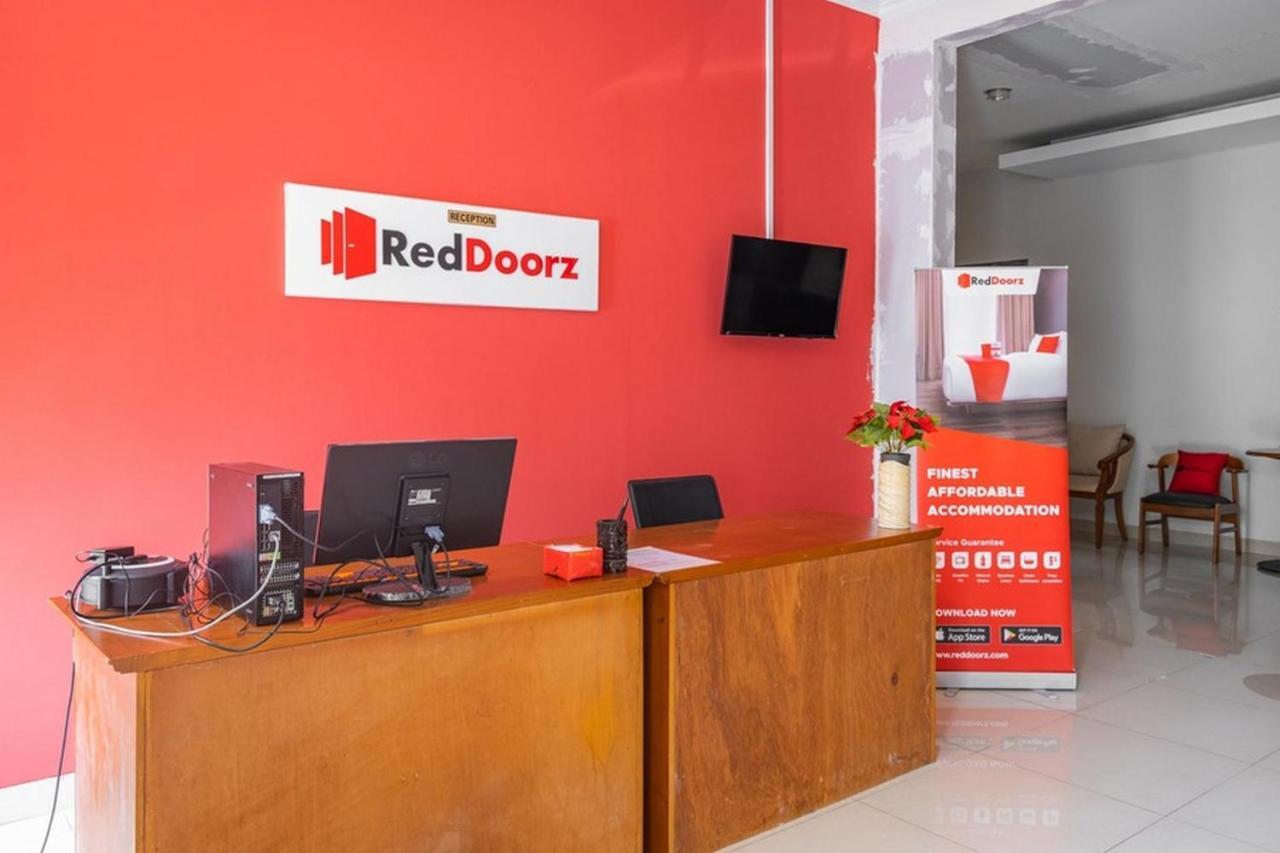 RedDoorz near Siloam Karawaci 3 Hotel Tangerang Bagian luar foto