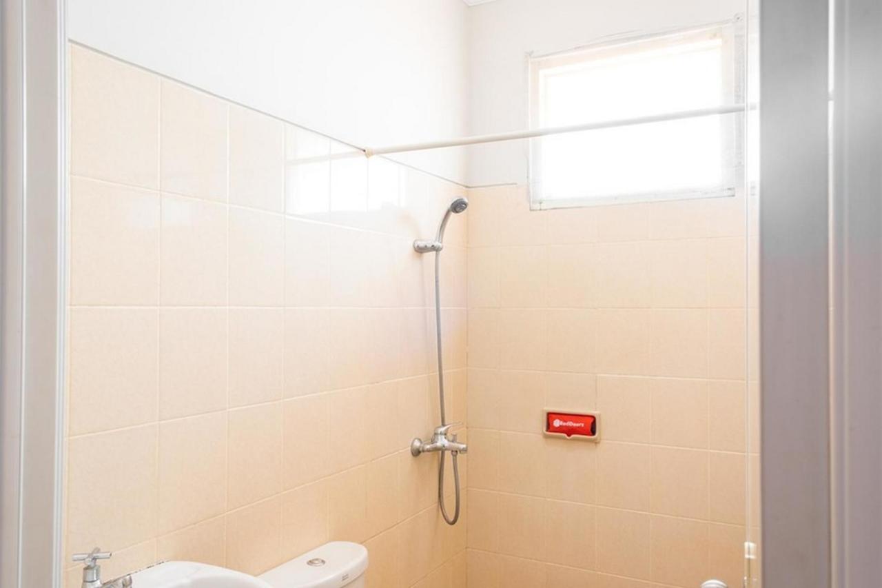 RedDoorz near Siloam Karawaci 3 Hotel Tangerang Bagian luar foto