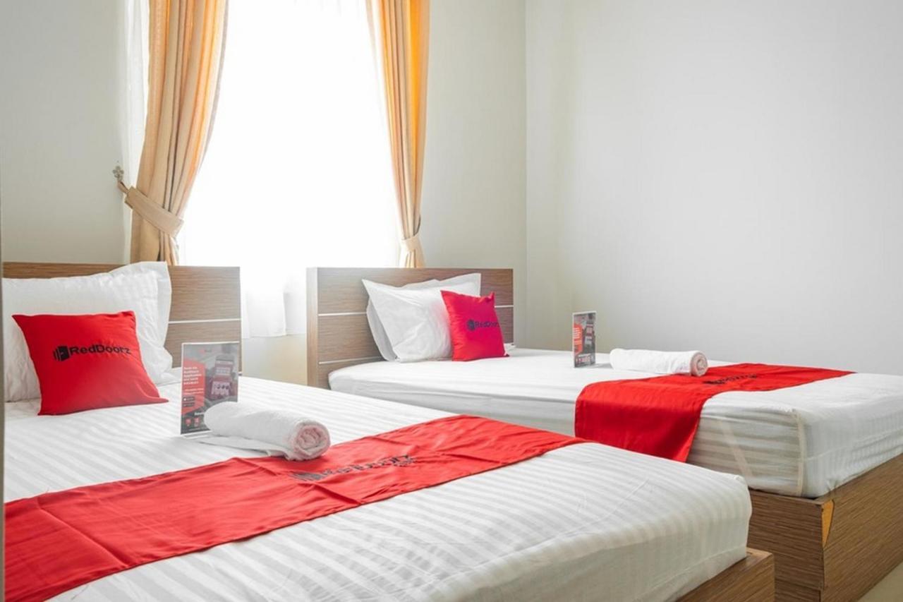 RedDoorz near Siloam Karawaci 3 Hotel Tangerang Bagian luar foto