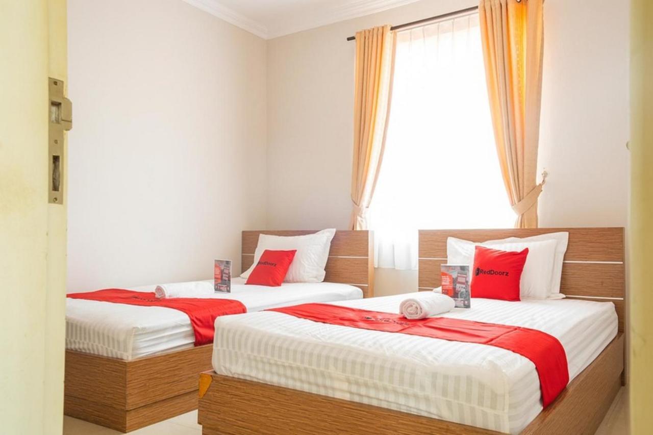 RedDoorz near Siloam Karawaci 3 Hotel Tangerang Bagian luar foto