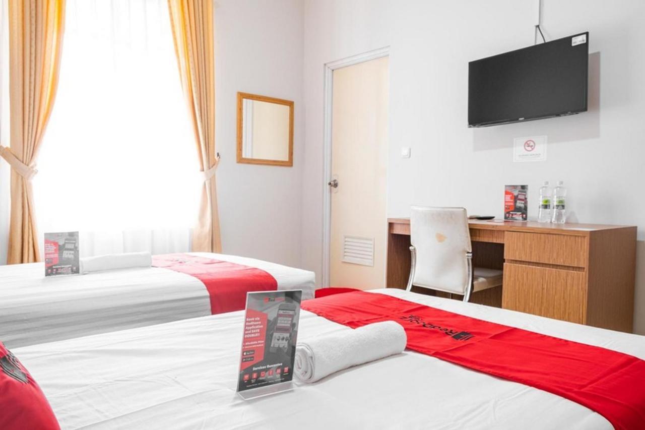 RedDoorz near Siloam Karawaci 3 Hotel Tangerang Bagian luar foto