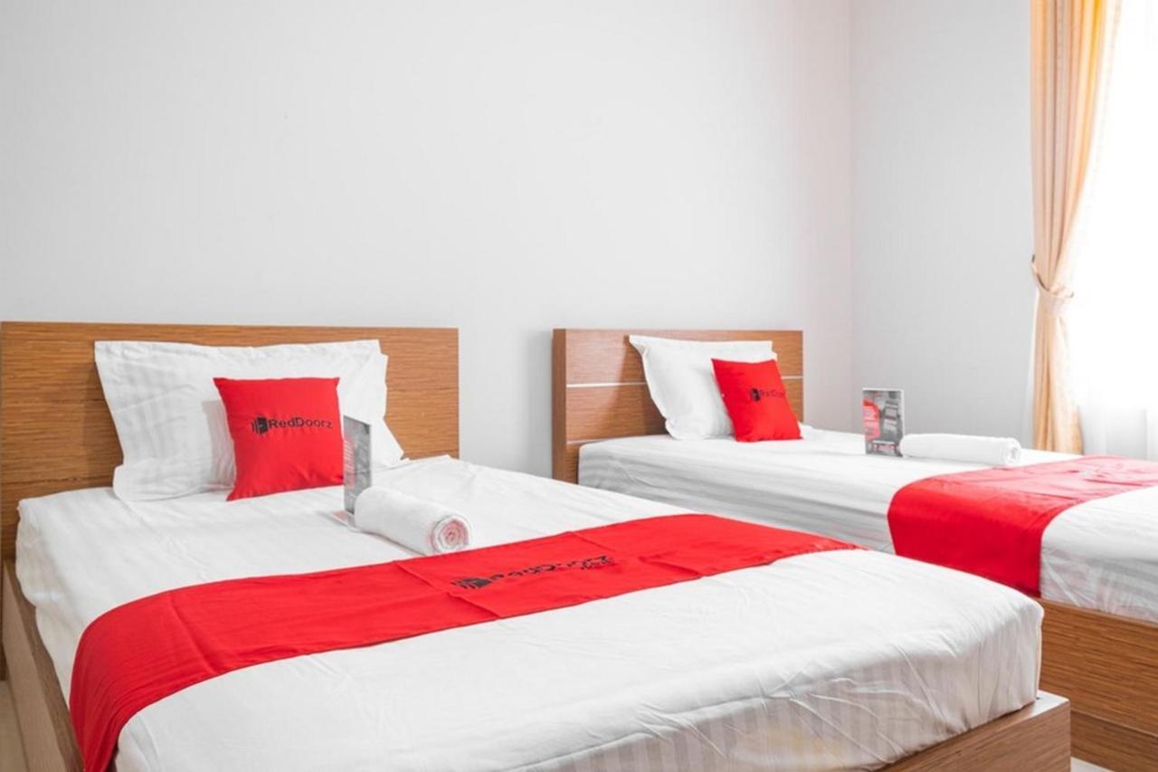 RedDoorz near Siloam Karawaci 3 Hotel Tangerang Bagian luar foto