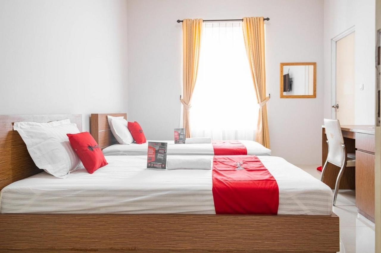 RedDoorz near Siloam Karawaci 3 Hotel Tangerang Bagian luar foto